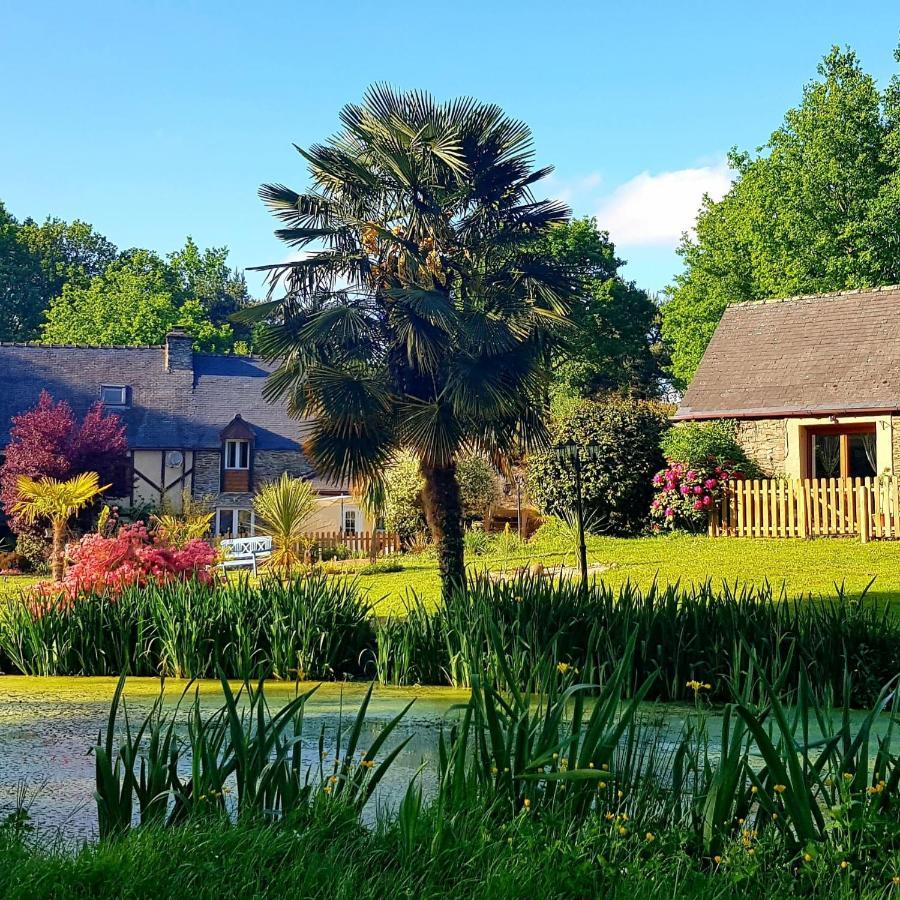 Le Vieux Moulin Gites - A Charming Stone Cottage With Garden View And Seasonal Pool Guégon Exterior photo